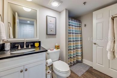 Beautifully maintained 2BR/2BA Newport villa with expansive - photo 14
