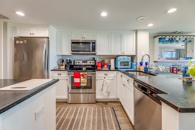 Beautifully maintained 2BR/2BA Newport villa with expansive - photo 16