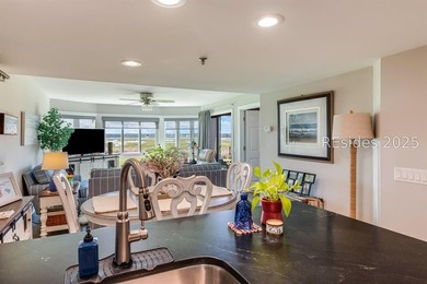 Beautifully maintained 2BR/2BA Newport villa with expansive - photo 17