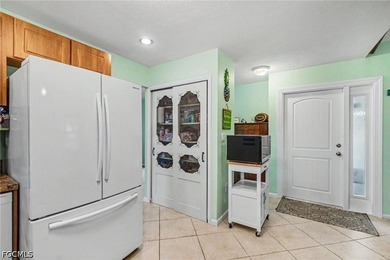 LOTS of Space! Located on an oversized 3-lot site, this - photo 11
