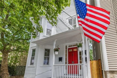 Experience the quintessential Newport lifestyle in this charming - photo 2
