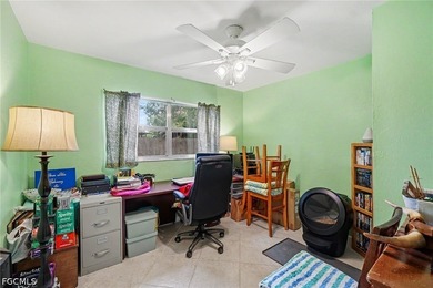 LOTS of Space! Located on an oversized 3-lot site, this - photo 17