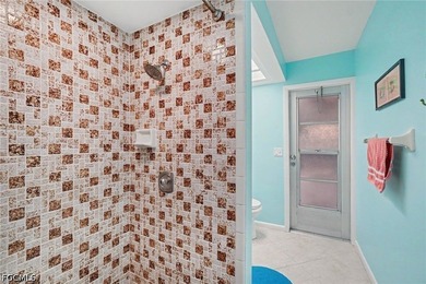 LOTS of Space! Located on an oversized 3-lot site, this - photo 18