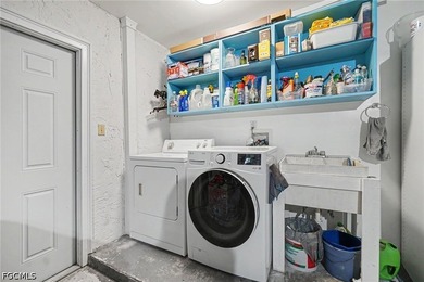 LOTS of Space! Located on an oversized 3-lot site, this - photo 20