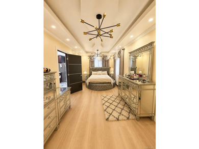 Spacious 2-family home featuring 3 bedrooms on each floor, a - photo 5