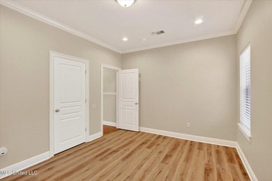 Beautiful home loaded with curb appeal, circular dive and side - photo 26