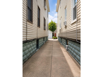 Spacious 2-family home featuring 3 bedrooms on each floor, a - photo 10