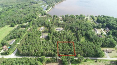 Beautiful 1+ acre lot close to Indian Lake and the Indian Lake