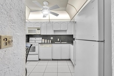 Enjoy life in this well-maintained 55+ community of Royal Park - photo 6