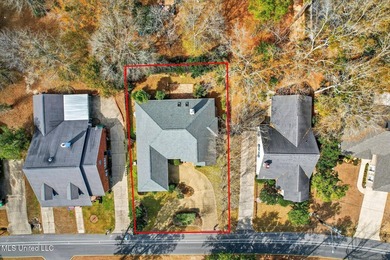 Beautiful home loaded with curb appeal, circular dive and side - photo 43