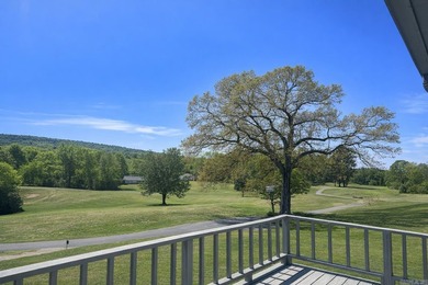 Beautifully maintained custom home located on two golf course - photo 3