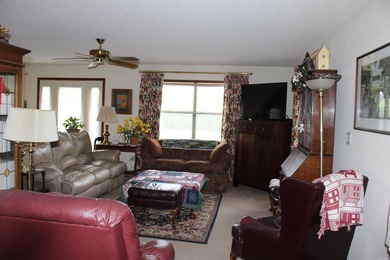 Beautifully maintained custom home located on two golf course - photo 6