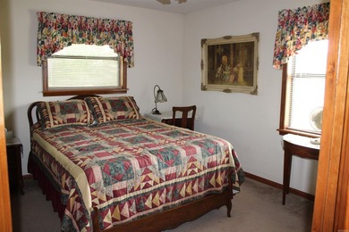 Beautifully maintained custom home located on two golf course - photo 10