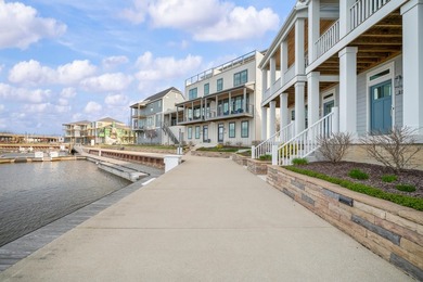 Enjoy carefree waterfront living in this stunning Harbor Village - photo 3