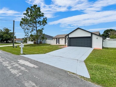 Virtually Staged. BEAUTIFULLY UPDATED & MOVE-IN READY! This - photo 3