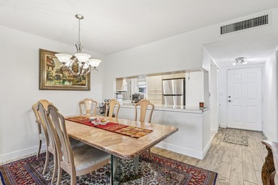 Beautiful first floor, light and bright, 2 bedrooms, 2 full - photo 11