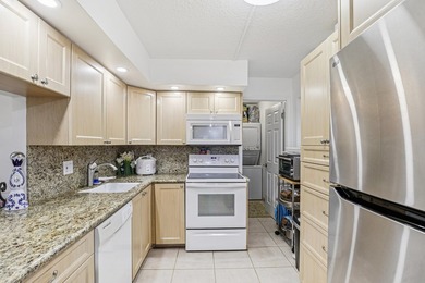 Beautiful first floor, light and bright, 2 bedrooms, 2 full - photo 12