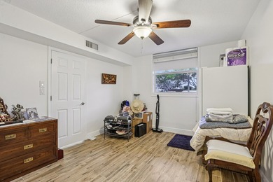 Beautiful first floor, light and bright, 2 bedrooms, 2 full - photo 15