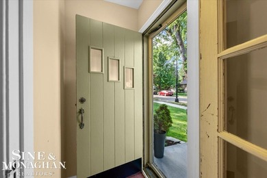 Meticulously cared for and rich in keeping of its 1930s design - photo 6
