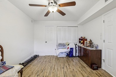 Beautiful first floor, light and bright, 2 bedrooms, 2 full - photo 16