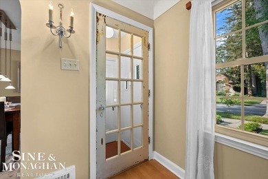 Meticulously cared for and rich in keeping of its 1930s design - photo 7
