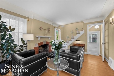 Meticulously cared for and rich in keeping of its 1930s design - photo 8