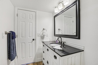 Beautiful first floor, light and bright, 2 bedrooms, 2 full - photo 21