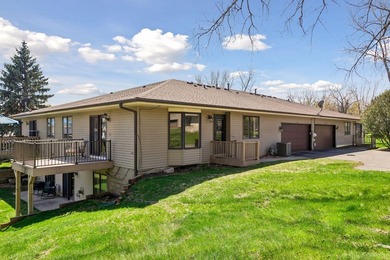 Welcome to comfortable living, private rear facing unit with - photo 1