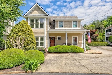 LAKEFRONT LIVING WITH DOCK SLIP!! Sellers are offering Buyer a - photo 4