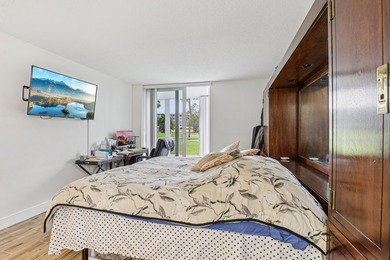 Beautiful first floor, light and bright, 2 bedrooms, 2 full - photo 24