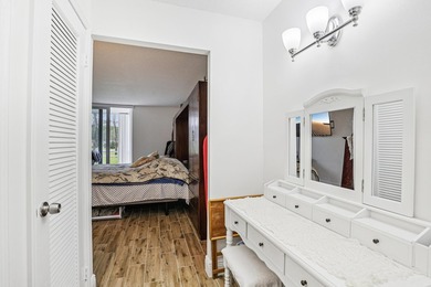 Beautiful first floor, light and bright, 2 bedrooms, 2 full - photo 28