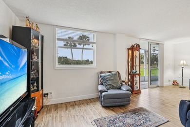 Beautiful first floor, light and bright, 2 bedrooms, 2 full - photo 33