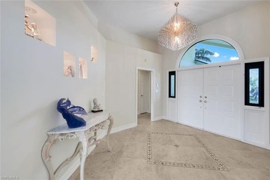 Discover an extraordinary waterfront retreat in Naples - photo 3