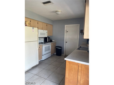 Great location in Fort Myers Shores. Close to Route 31 and - photo 5