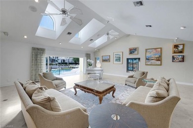 Discover an extraordinary waterfront retreat in Naples - photo 5