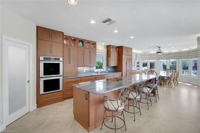 Discover an extraordinary waterfront retreat in Naples - photo 10
