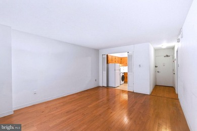 Welcome to elevated Center City living at Penn Center House! - photo 6