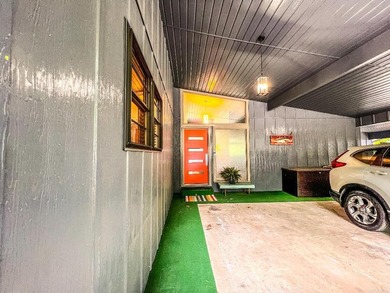 Lake living in HSV! So many options for this mid-century beauty - photo 2