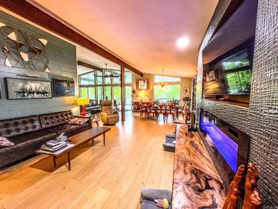 Lake living in HSV! So many options for this mid-century beauty - photo 4