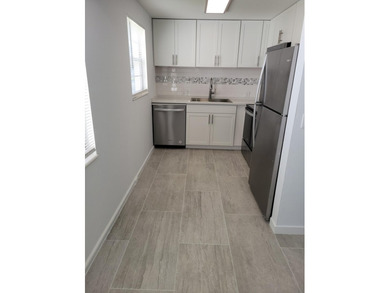 MOVE-IN READY 2BR/1.5BA condo with CENTRAL AIR. Can be rented - photo 4