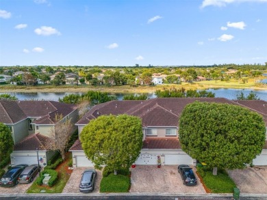 Lake Townhome/Townhouse For Sale in Homestead, Florida