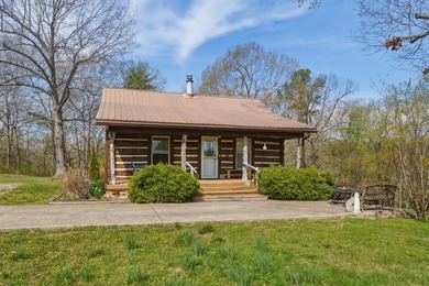 Log cabin at the lake? Yes, please! This charming gem is walking - photo 2