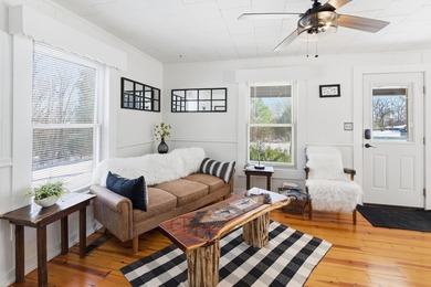 Log cabin at the lake? Yes, please! This charming gem is walking - photo 5