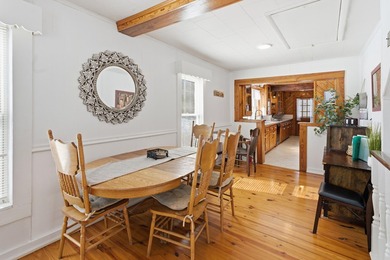 Log cabin at the lake? Yes, please! This charming gem is walking - photo 8