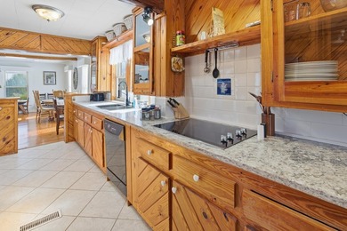 Log cabin at the lake? Yes, please! This charming gem is walking - photo 10