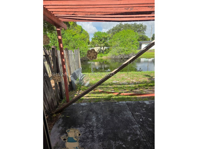 Rare opportunity. 2 bedroom 2 bathroom large villa with solid - photo 2