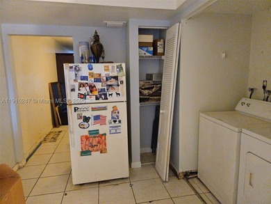 Rare opportunity. 2 bedroom 2 bathroom large villa with solid - photo 10