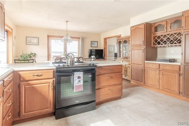 Charming Cedar sided lakefront Ranch home just outside Historic - photo 13