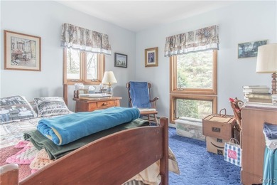 Charming Cedar sided lakefront Ranch home just outside Historic - photo 31