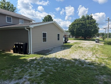 Welcome to this well-maintained 4-bedroom, 2-bathroom - photo 5